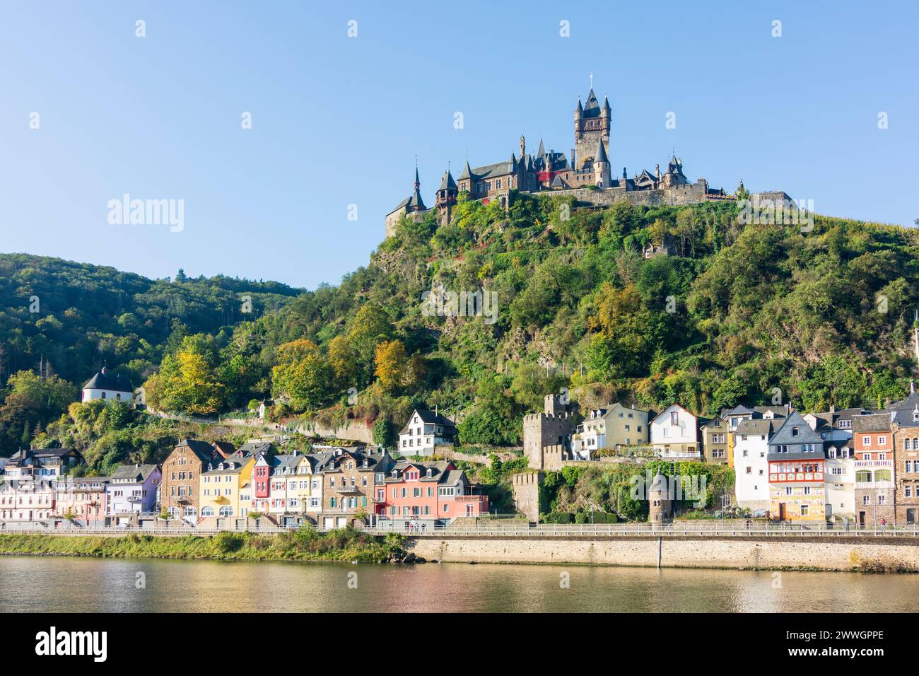 Cochem: river Mosel (Moselle), Reichsburg Cochem Castle in Mosel, Rheinland-Pfalz, Rhineland-Palatinate, Germany Stock Photo