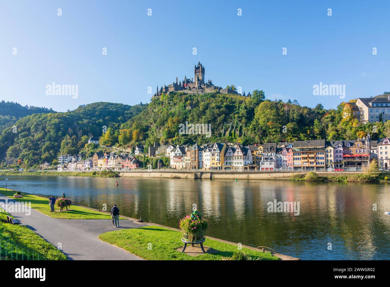 Cochem: river Mosel (Moselle), Reichsburg Cochem Castle in Mosel, Rheinland-Pfalz, Rhineland-Palatinate, Germany Stock Photo