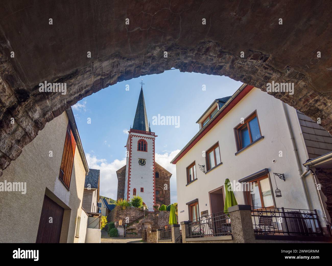 Bruttig-Fankel: church St. Margaretha in Bruttig in Mosel, Rheinland-Pfalz, Rhineland-Palatinate, Germany Stock Photo