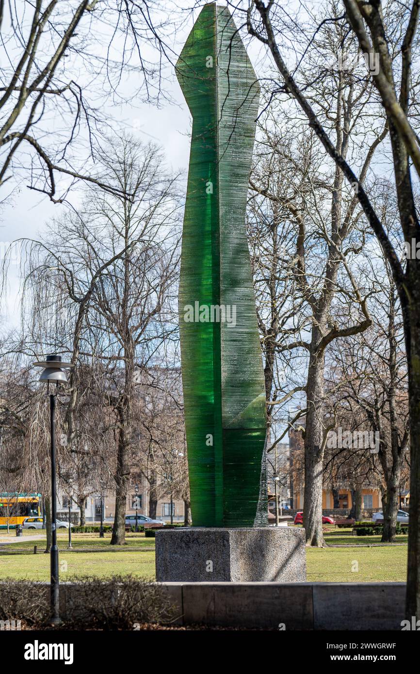 Glass sculpture Prisma by Vicke Lindstrand at Olof Palmes place in