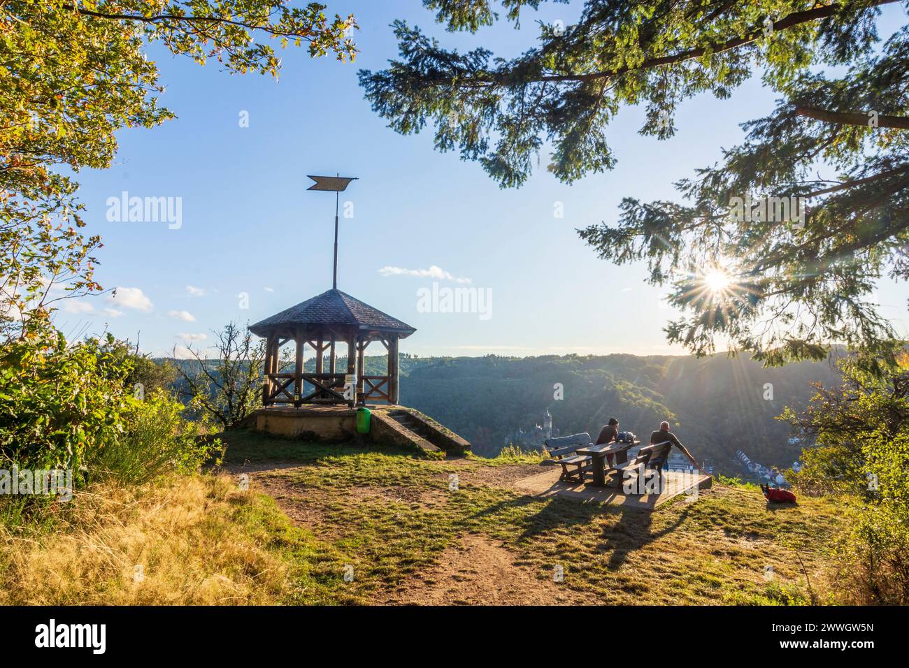 Cochem: viewpoint Wetterfahne, bench with people and dog in Mosel, Rheinland-Pfalz, Rhineland-Palatinate, Germany Stock Photo