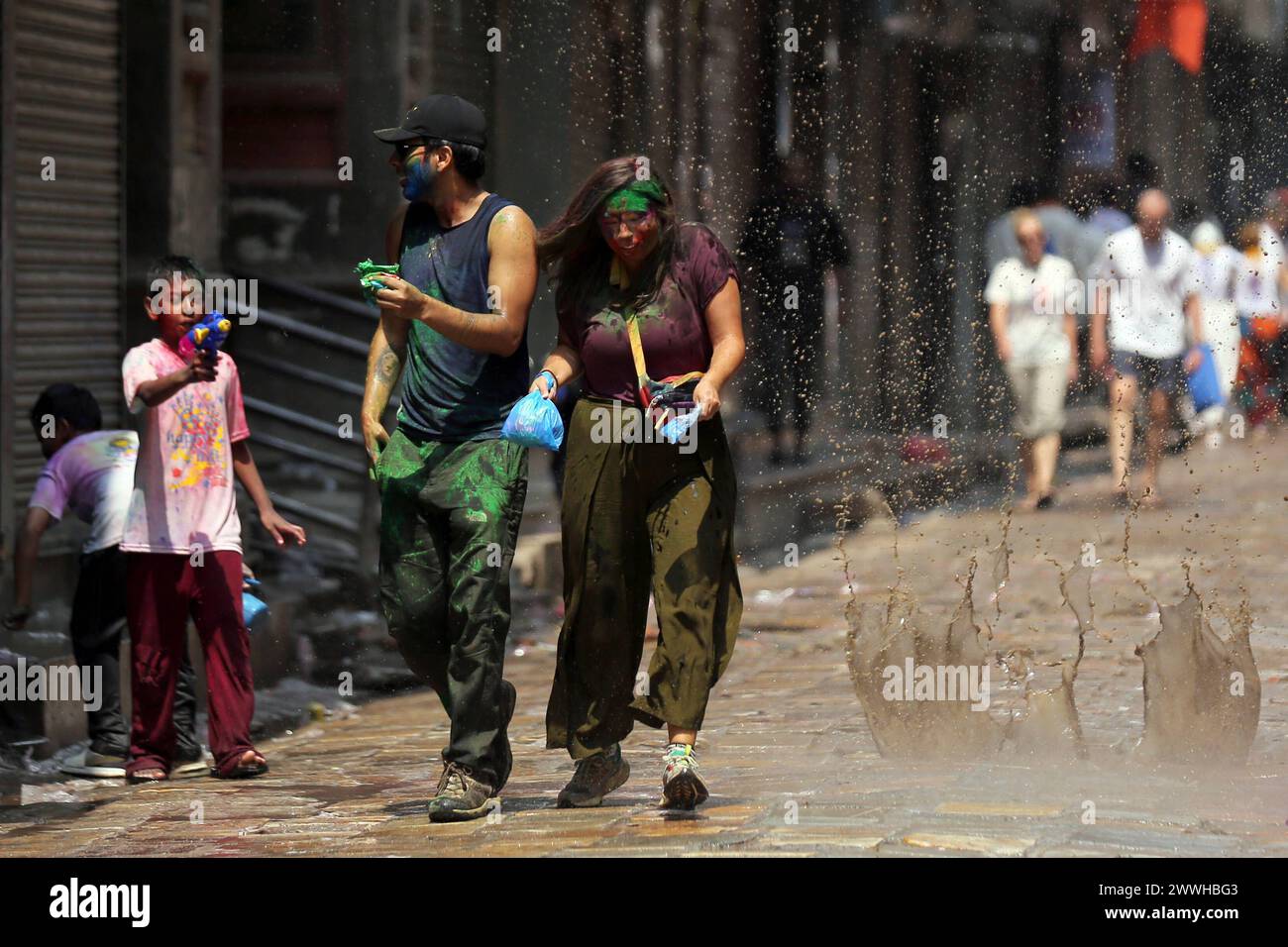 holi comes in which season