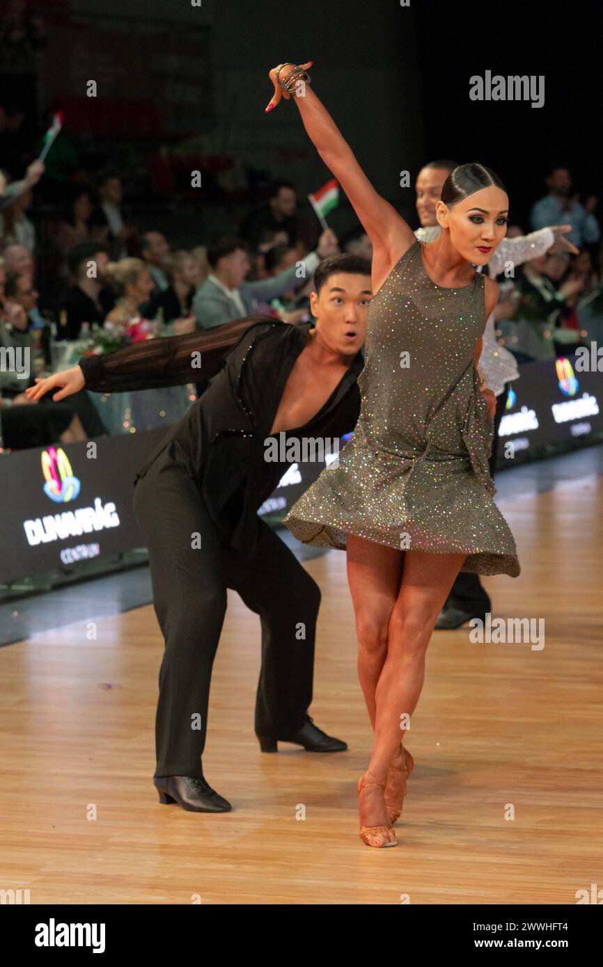 Budapest. 23rd Mar, 2024. Li Mingxuan (L) and Zhou Wanting of China