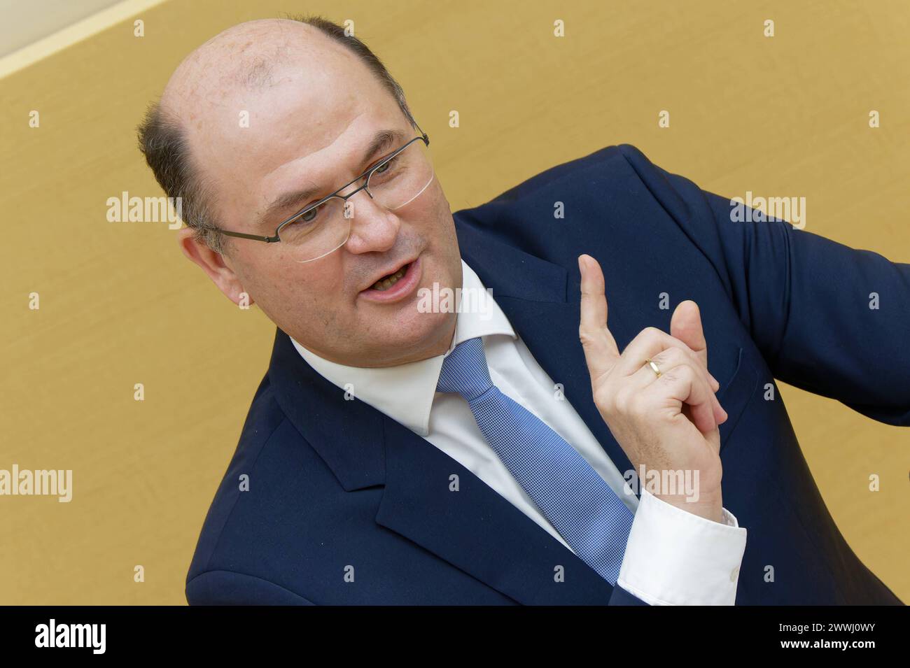 Staatsminister Albert Füracker , CSU. 14. Plenarsitzung des Bayerischen Landtags. Der bayerische Finanzminister Albert Füracker , CSU, am Rednerpult. München Bayern Deutschland *** Minister of State Albert Füracker , CSU 14 Plenary Session of the Bavarian State Parliament The Bavarian Minister of Finance Albert Füracker , CSU, at the lectern Munich Bavaria Germany Copyright: xRolfxPossx Stock Photo