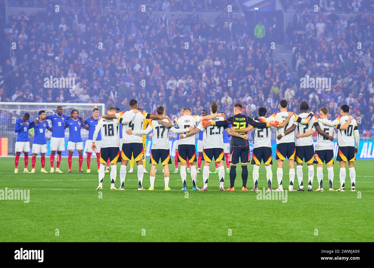 Team France and Germany in a memorial minute for the deceased former DFB player Andi Brehme and Franz Beckenbauer with Maximilian Mittelstädt, DFB 18 Jonathan Tah, DFB 4 Florian Wirtz, Nr. 17 DFB Toni Kroos, DFB 8 Robert Andrich, DFB 23 Marc-Andre ter STEGEN, DFB 22 Ilkay Gündogan, DFB 21 Kai Havertz, DFB 7 Antonio Rüdiger, Ruediger, DFB 2 Joshua Kimmich, DFB 6 Jamal Musiala, DFB 10  Brice Samba, FRA 1 goalkeeper, Benjamin Pavard, FRA 2 Dayot Upamecano, FRA 4 Jules Kounde, FRA 5 Aurelien Tchouameni, FRA 8 Kylian MBAPPE, FRA 10 Ousmane DEMBELE, FRA 11 Adrien Rabiot, FRA 14 Marcus Thuram, FRA 15 Stock Photo