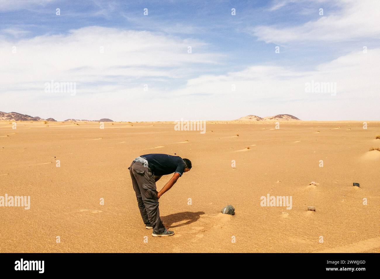 Mauritania, surroundings of Ben Amera, young man during islamic prayer in the desert Stock Photo