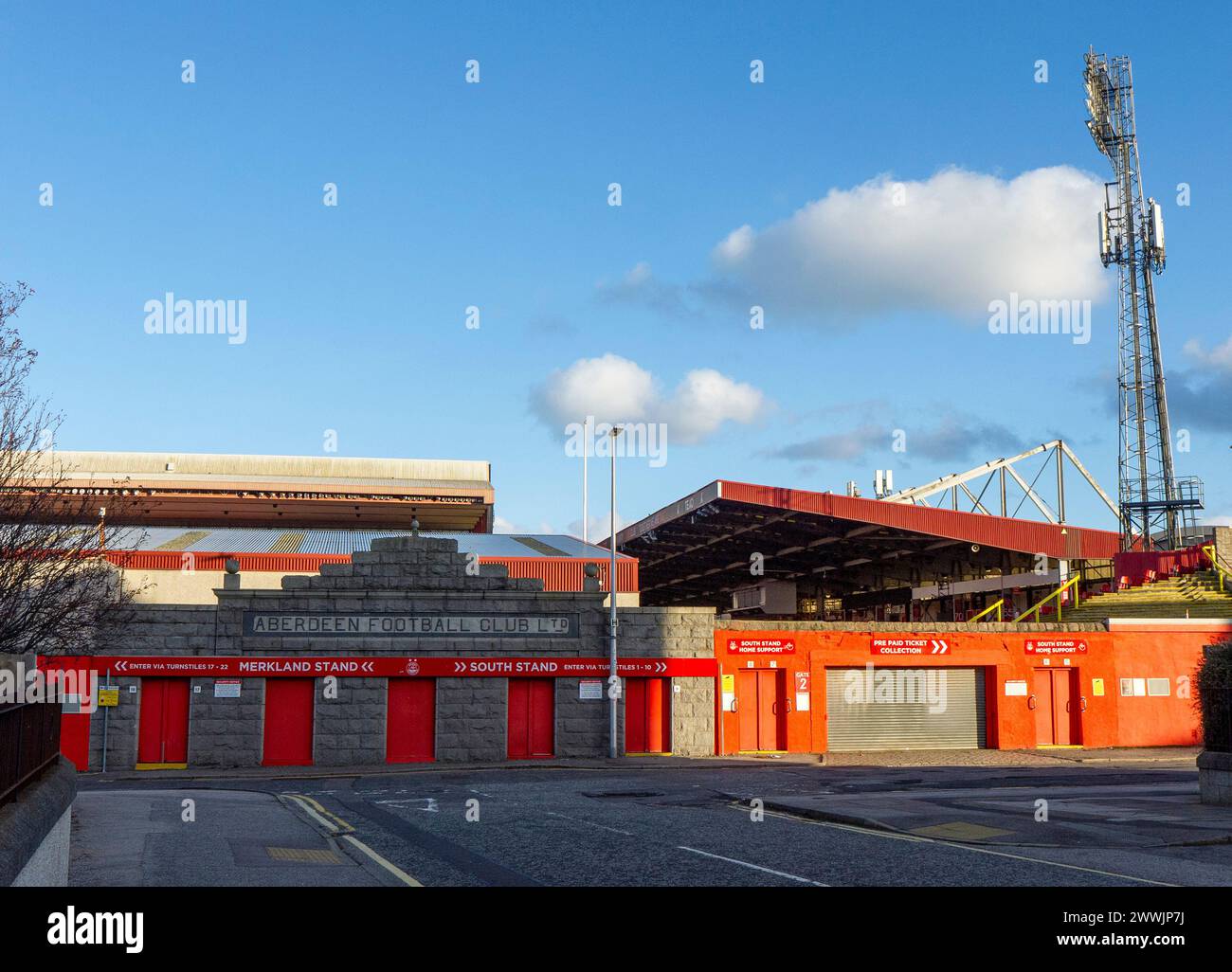 Gates of the pittodrie stadium hi-res stock photography and images - Alamy