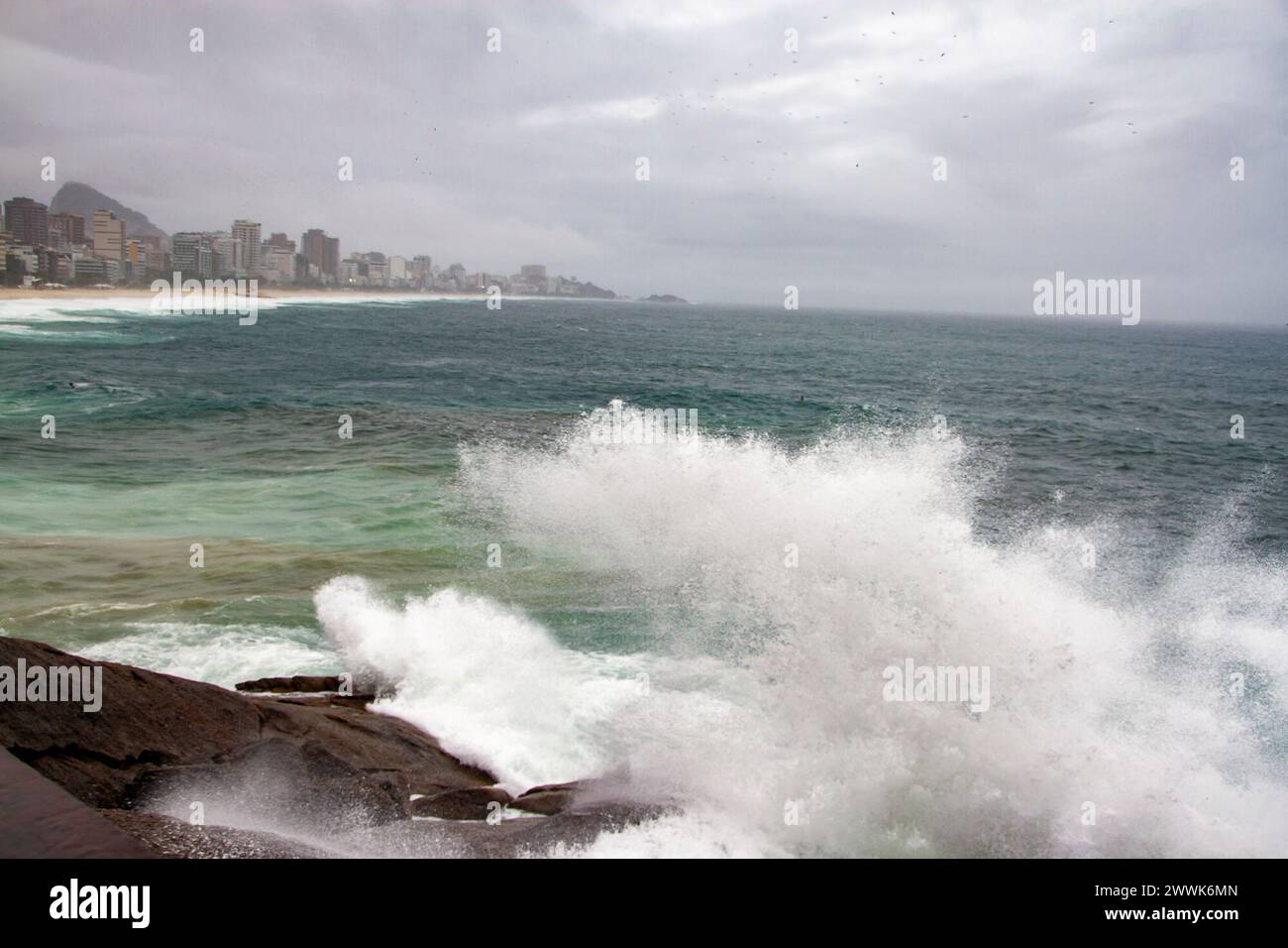 March 24, 2024, Rio De Janeiro, Rio De Janeiro, Brasil: Rio de Janeiro, (RJ), 03/24/2024 - RAIN/RESACA/BEACH/WEATHER WEATHER - The cold front that arrived in Rio De Janeiro spreads many areas of instability over the state this evening. The rain alternates periods of heavy to moderate, moderate to light rain and then gains intensity again. Praia do Leme in the south of Rio de Janeiro, with strong waves on the afternoon of this Sunday (24). (Foto: Ãƒ''°rica Martin/Thenews2/Zumapress) (Credit Image: © Erica Martin/TheNEWS2 via ZUMA Press Wire) EDITORIAL USAGE ONLY! Not for Commercial USAGE! Stock Photo