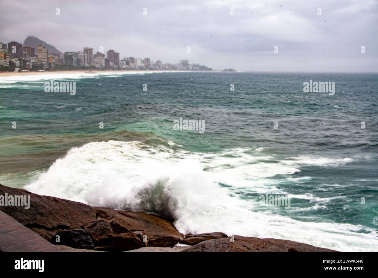 March 24, 2024, Rio De Janeiro, Rio De Janeiro, Brasil: Rio de Janeiro, (RJ), 03/24/2024 - RAIN/RESACA/BEACH/WEATHER WEATHER - The cold front that arrived in Rio De Janeiro spreads many areas of instability over the state this evening. The rain alternates periods of heavy to moderate, moderate to light rain and then gains intensity again. Praia do Leme in the south of Rio de Janeiro, with strong waves on the afternoon of this Sunday (24). (Foto: Ãƒ''°rica Martin/Thenews2/Zumapress) (Credit Image: © Erica Martin/TheNEWS2 via ZUMA Press Wire) EDITORIAL USAGE ONLY! Not for Commercial USAGE! Stock Photo