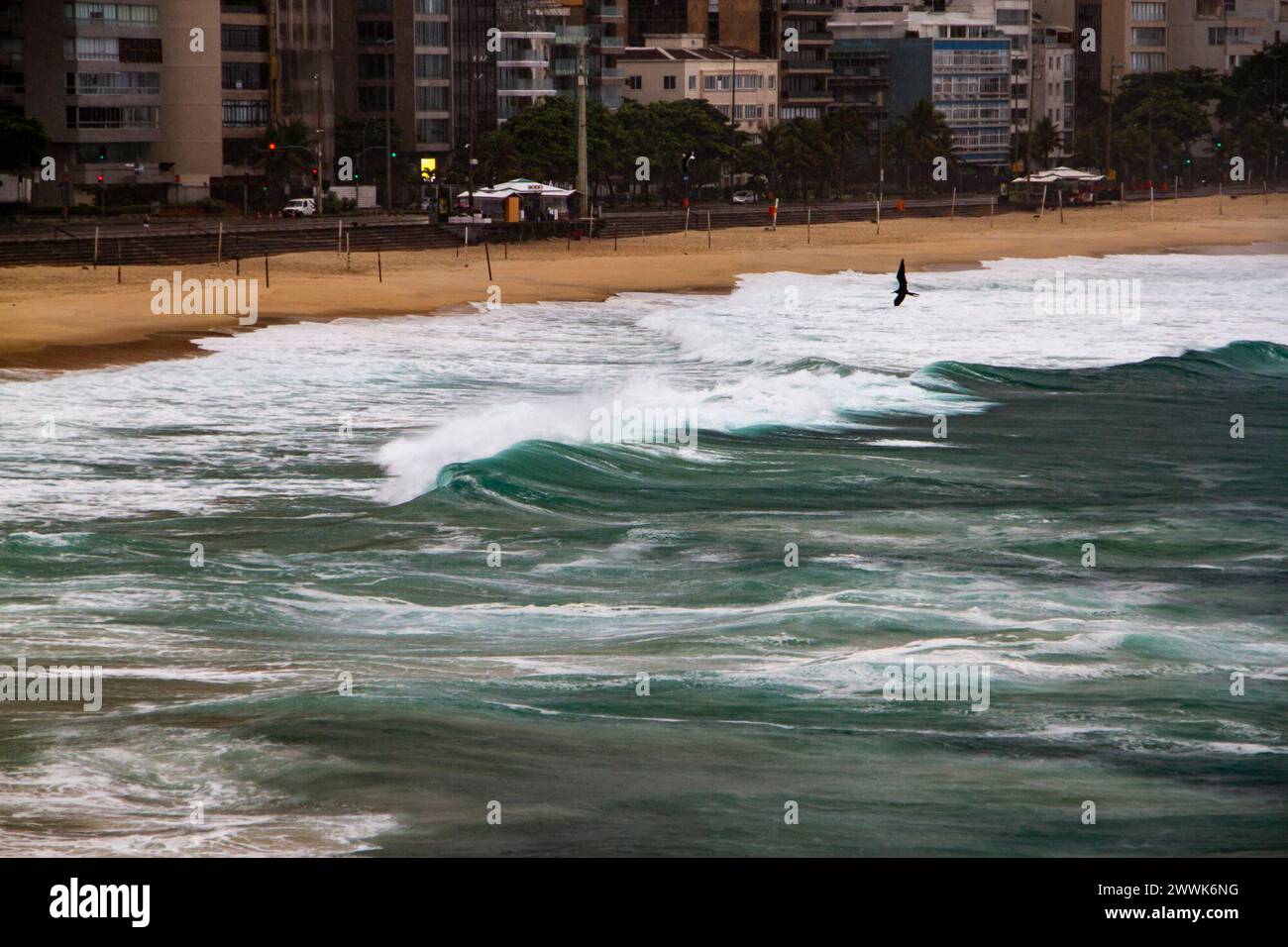 March 24, 2024, Rio De Janeiro, Rio De Janeiro, Brasil: Rio de Janeiro, (RJ), 03/24/2024 - RAIN/RESACA/BEACH/WEATHER WEATHER - The cold front that arrived in Rio De Janeiro spreads many areas of instability over the state this evening. The rain alternates periods of heavy to moderate, moderate to light rain and then gains intensity again. Praia do Leme in the south of Rio de Janeiro, with strong waves on the afternoon of this Sunday (24). (Foto: Ãƒ''°rica Martin/Thenews2/Zumapress) (Credit Image: © Erica Martin/TheNEWS2 via ZUMA Press Wire) EDITORIAL USAGE ONLY! Not for Commercial USAGE! Stock Photo