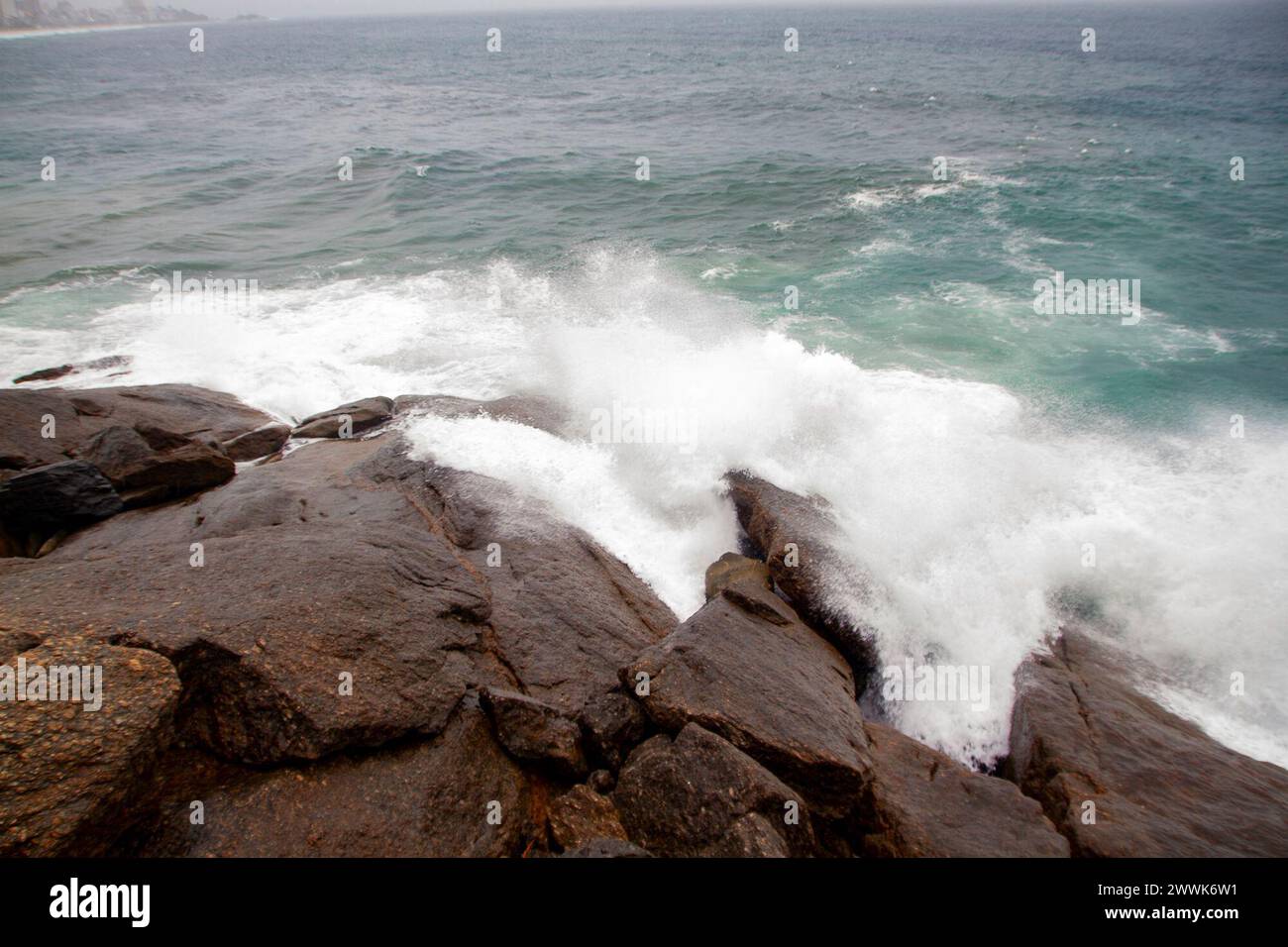 March 24, 2024, Rio De Janeiro, Rio De Janeiro, Brasil: Rio de Janeiro, (RJ), 03/24/2024 - RAIN/RESACA/BEACH/WEATHER WEATHER - The cold front that arrived in Rio De Janeiro spreads many areas of instability over the state this evening. The rain alternates periods of heavy to moderate, moderate to light rain and then gains intensity again. Praia do Leme in the south of Rio de Janeiro, with strong waves on the afternoon of this Sunday (24). (Foto: Ãƒ''°rica Martin/Thenews2/Zumapress) (Credit Image: © Erica Martin/TheNEWS2 via ZUMA Press Wire) EDITORIAL USAGE ONLY! Not for Commercial USAGE! Stock Photo