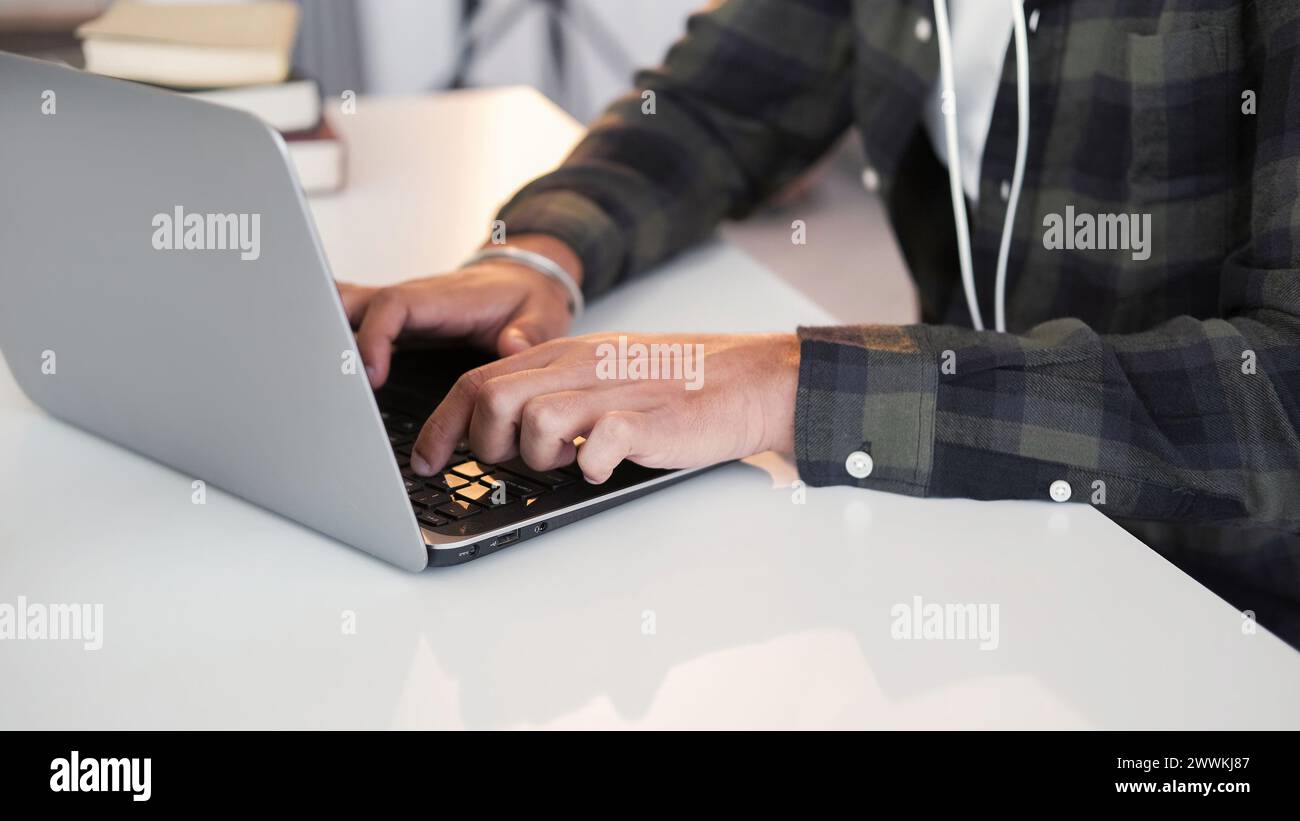 Guy hands typing keyboard laptop hi-res stock photography and images ...