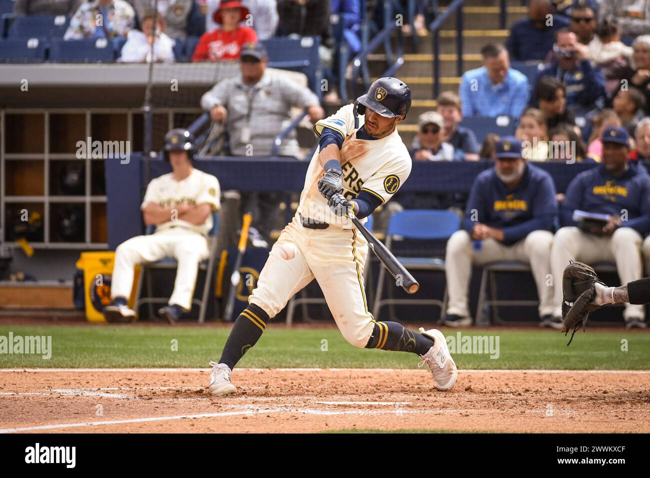Milwaukee Brewers outfielder Sal Frelick (10) homers in the fourth