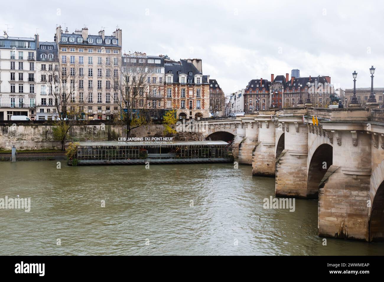 5th December 2023- The Pont Neuf, Paris. The Pont Neuf (New Bridge) is one of the most iconic bridges in Paris, France. Despite its name, which means Stock Photo