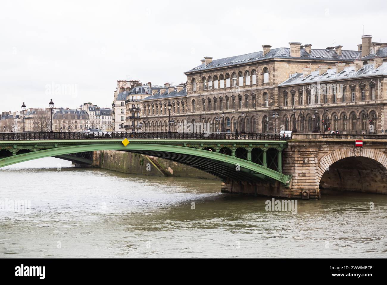 5th December 2023-The Pont Notre-Dame, Paris. Le Pont Notre-Dame is a historic bridge located in Paris, France, spanning the Seine River. It connects Stock Photo