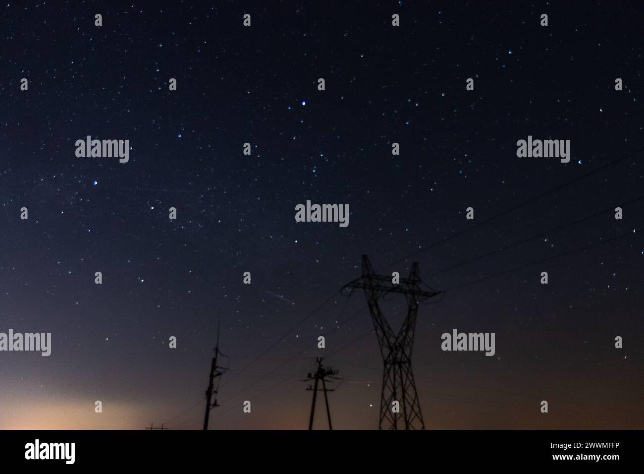 Urban starry night sky hi-res stock photography and images - Alamy