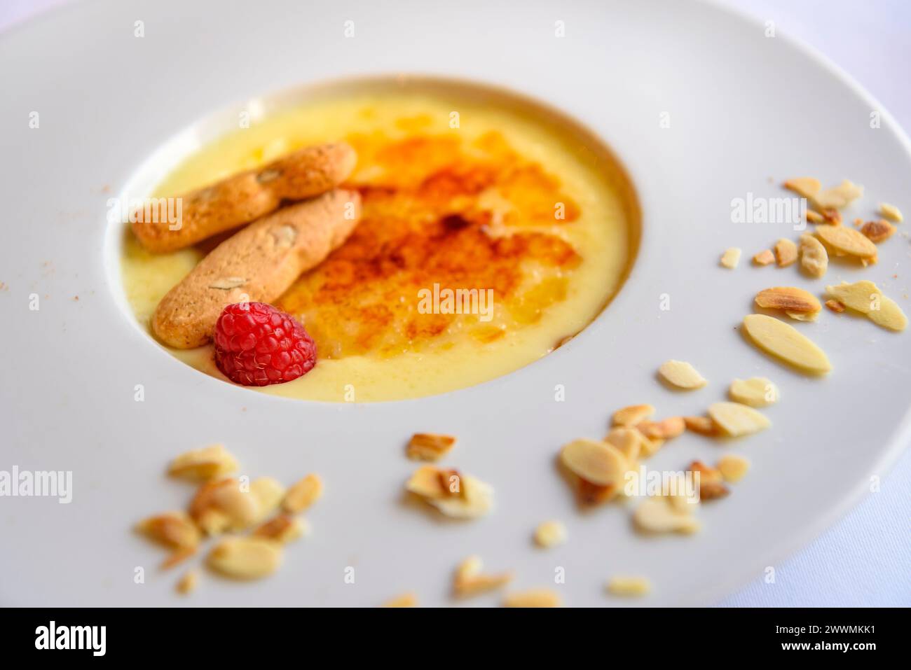 A plate of Catalan cream from the Hotel El Prado restaurant, in Puigcerdà, with traditional Pyrenean cuisine (Cerdanya, Girona, Catalonia, Spain) Stock Photo