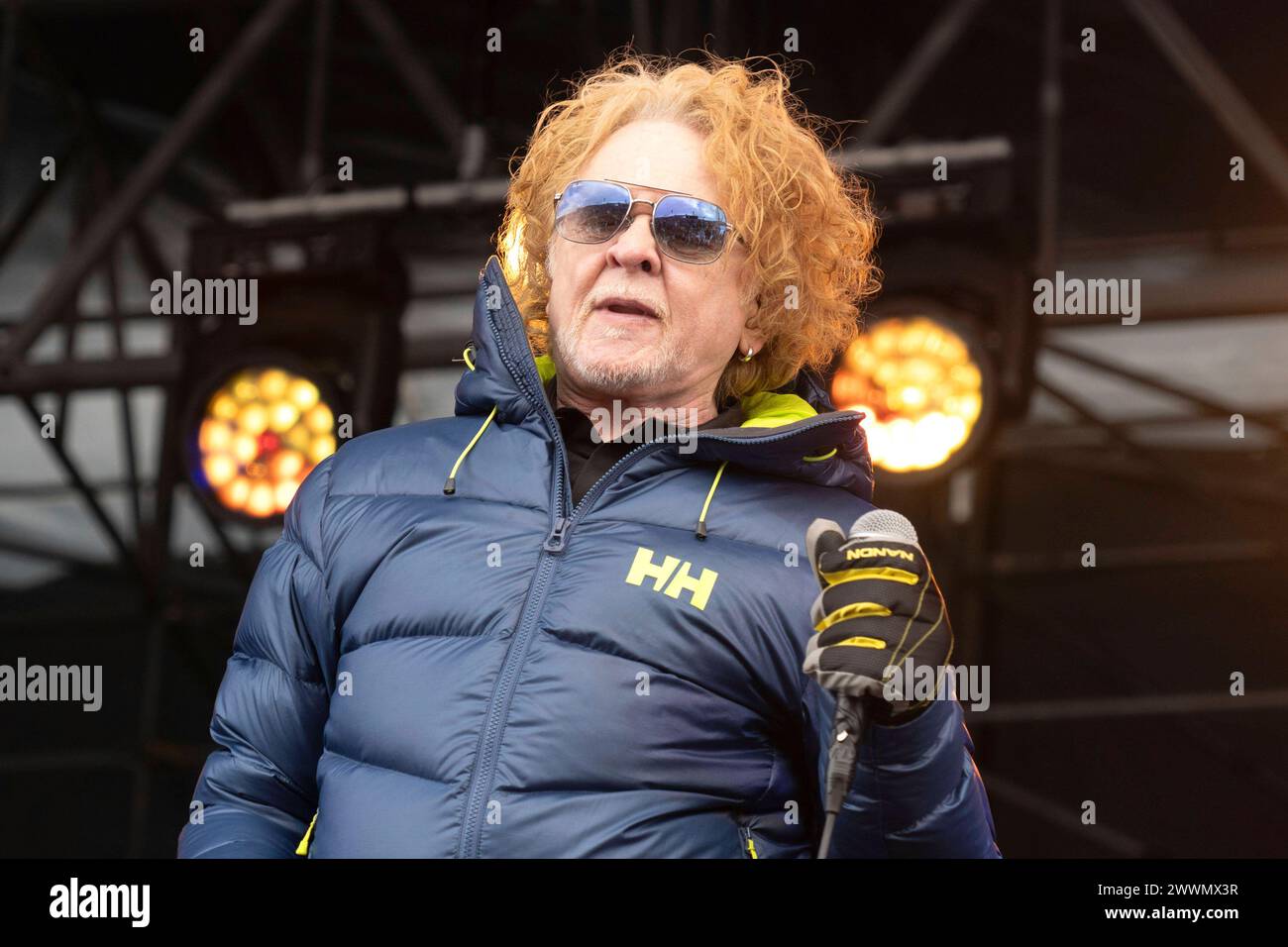 Mick Hucknall von Simply Red live beim 25. SnowpenAir 2024 auf dem ...