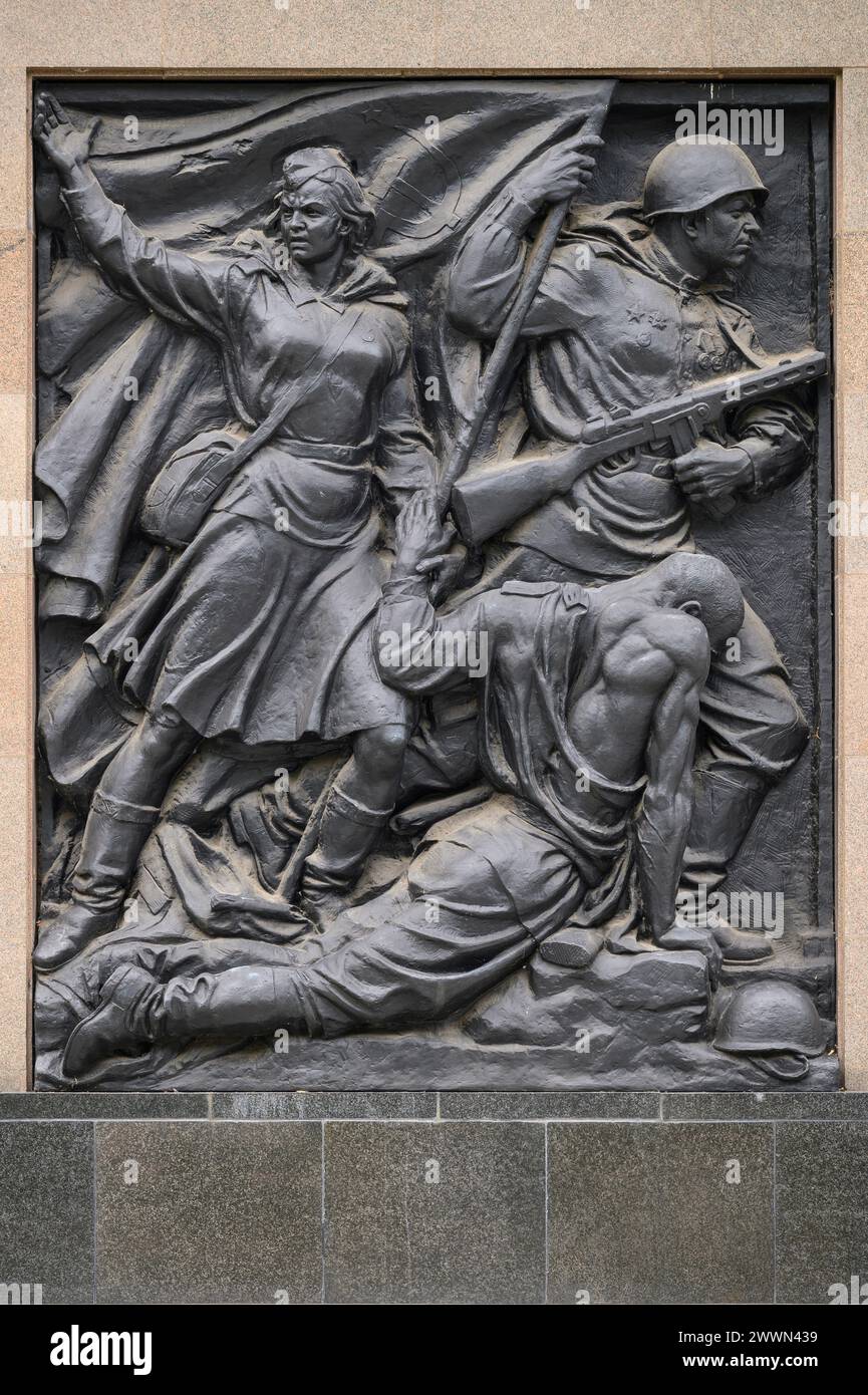 Berlin. Germany. The Soviet War Memorial in Schönholzer Heide (Sowjetisches Ehrenmal in der Schönholzer Heide).  The cemetery was designed by a group Stock Photo