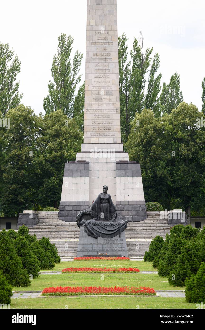 Berlin. Germany. The Soviet War Memorial in Schönholzer Heide (Sowjetisches Ehrenmal in der Schönholzer Heide).  Mother Russia mourning a fallen soldi Stock Photo