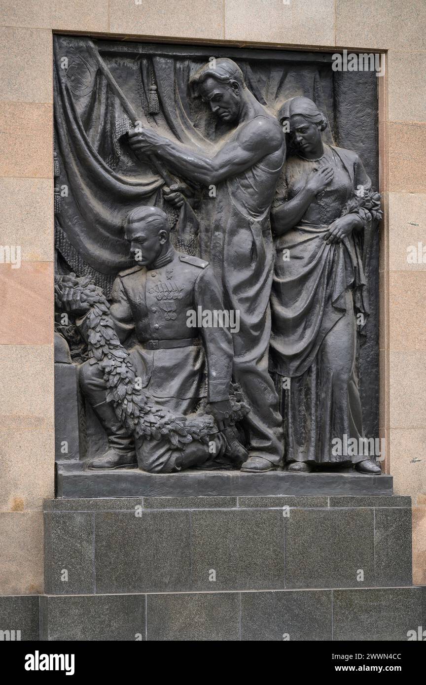 Berlin. Germany. The Soviet War Memorial in Schönholzer Heide (Sowjetisches Ehrenmal in der Schönholzer Heide).  The cemetery was designed by a group Stock Photo