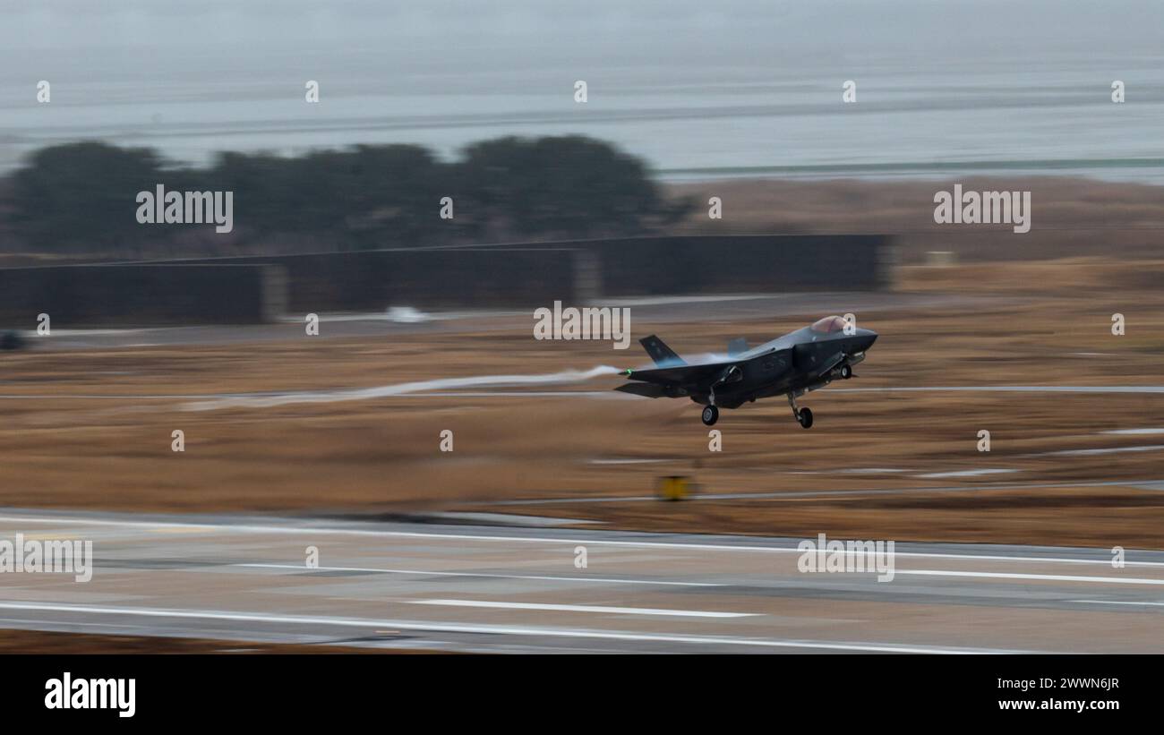 An F-35A Lightning II assigned to the 4th Fighter Squadron, Hill Air ...
