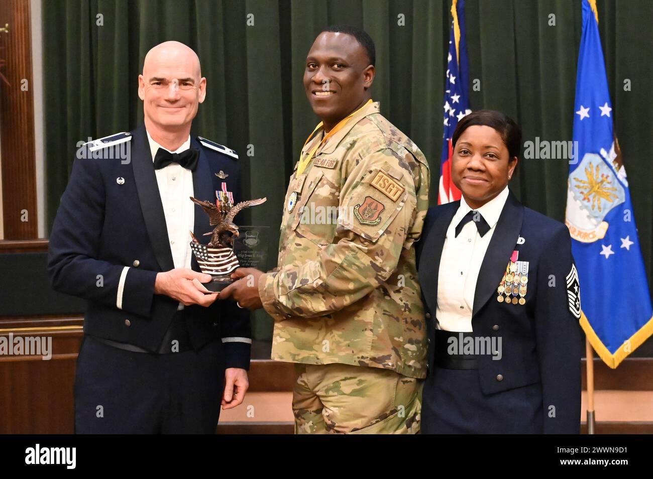 Col. William Gutermuth, 433rd Airlift Wing commander, and Chief Master