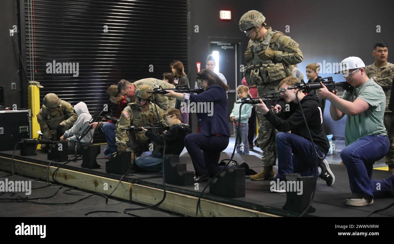 Soldiers assigned to 3rd Infantry Division, show Mayor Karen Williams