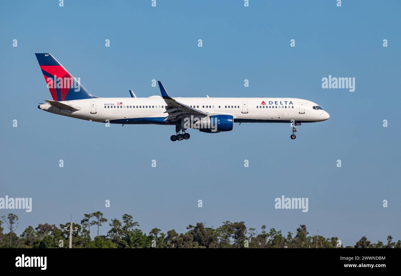 FORT MYERS, FLORIDA, USA 27 FEB 2024. A DELTA AIR Boeing 757200