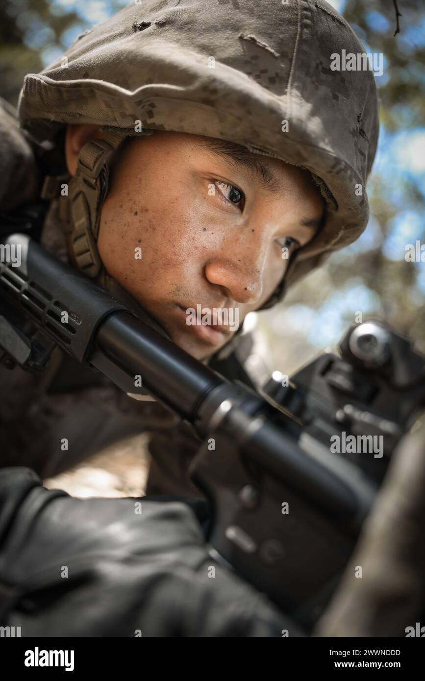 Recruits with Fox Company, 2nd Recruit Training Battalion, complete the ...