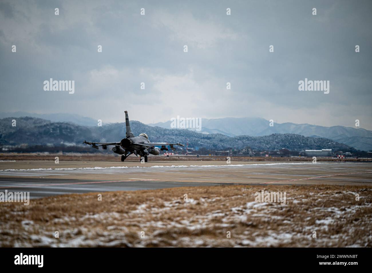 An F-16 Fighting Falcon assigned to the 36th Fighter Squadron taxis ...