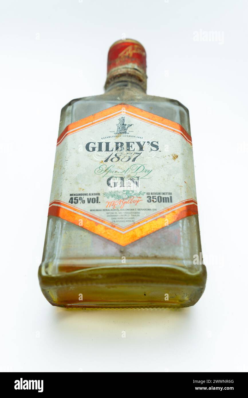 Gilbeys gin hi-res stock photography and images - Alamy