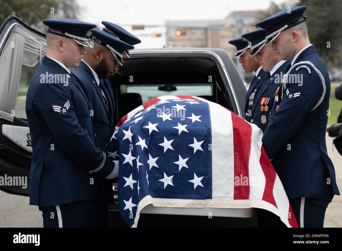 Members of the united states air force honor guard load the casket of
