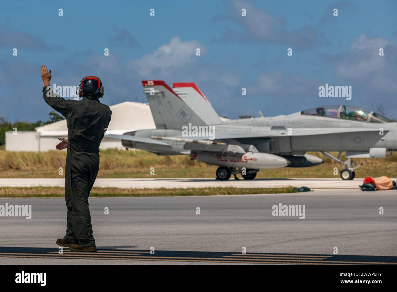 Shared signals hi-res stock photography and images - Alamy