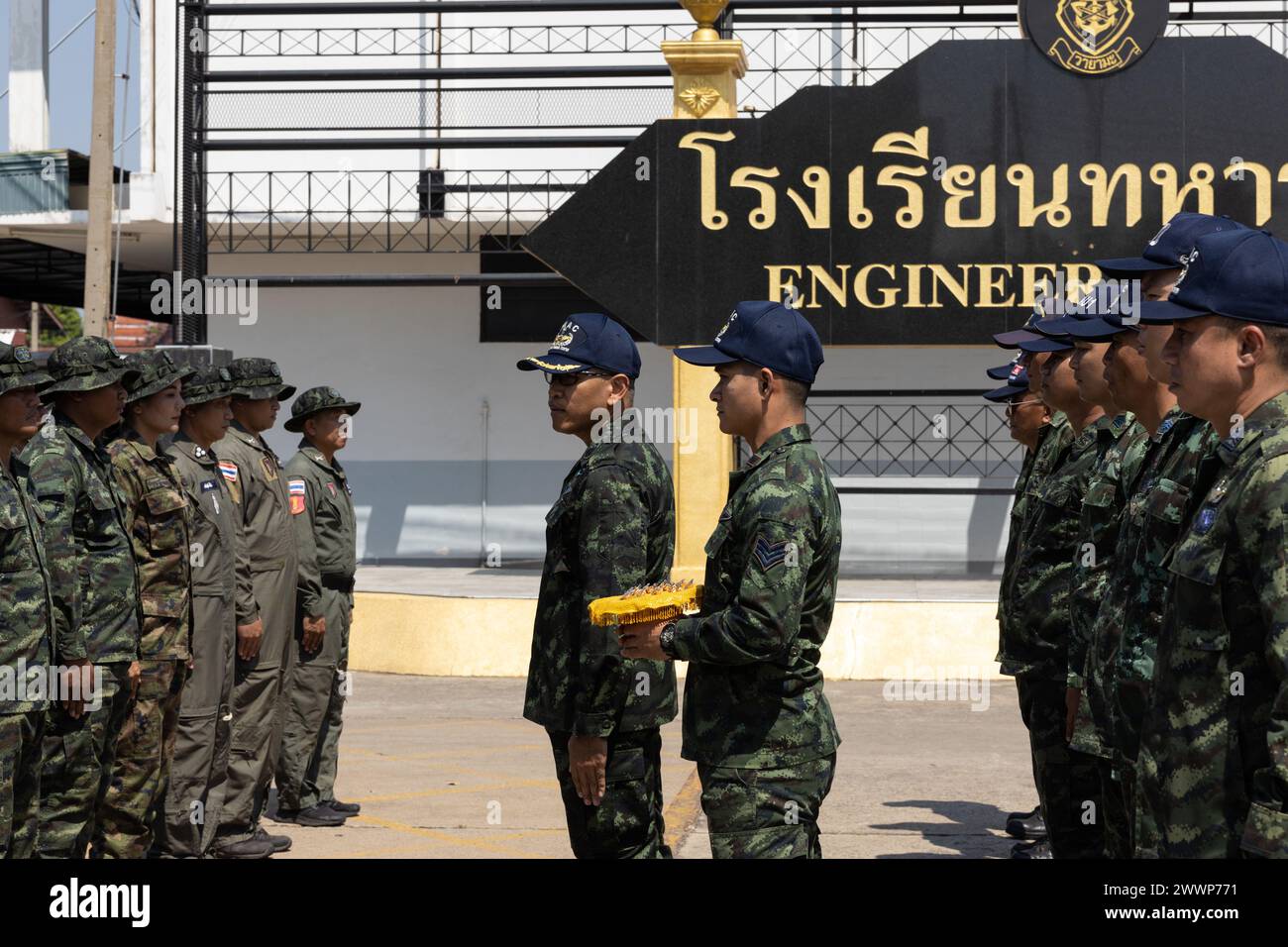 Royal Thai Armed Forces leaders and instructors with Thailand Mine ...