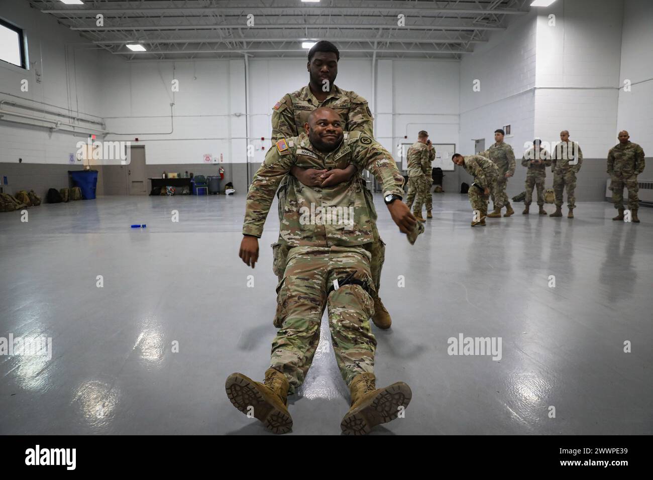 U.S. Army soldiers assigned to 2nd Battalion, 113th Infantry Regiment ...