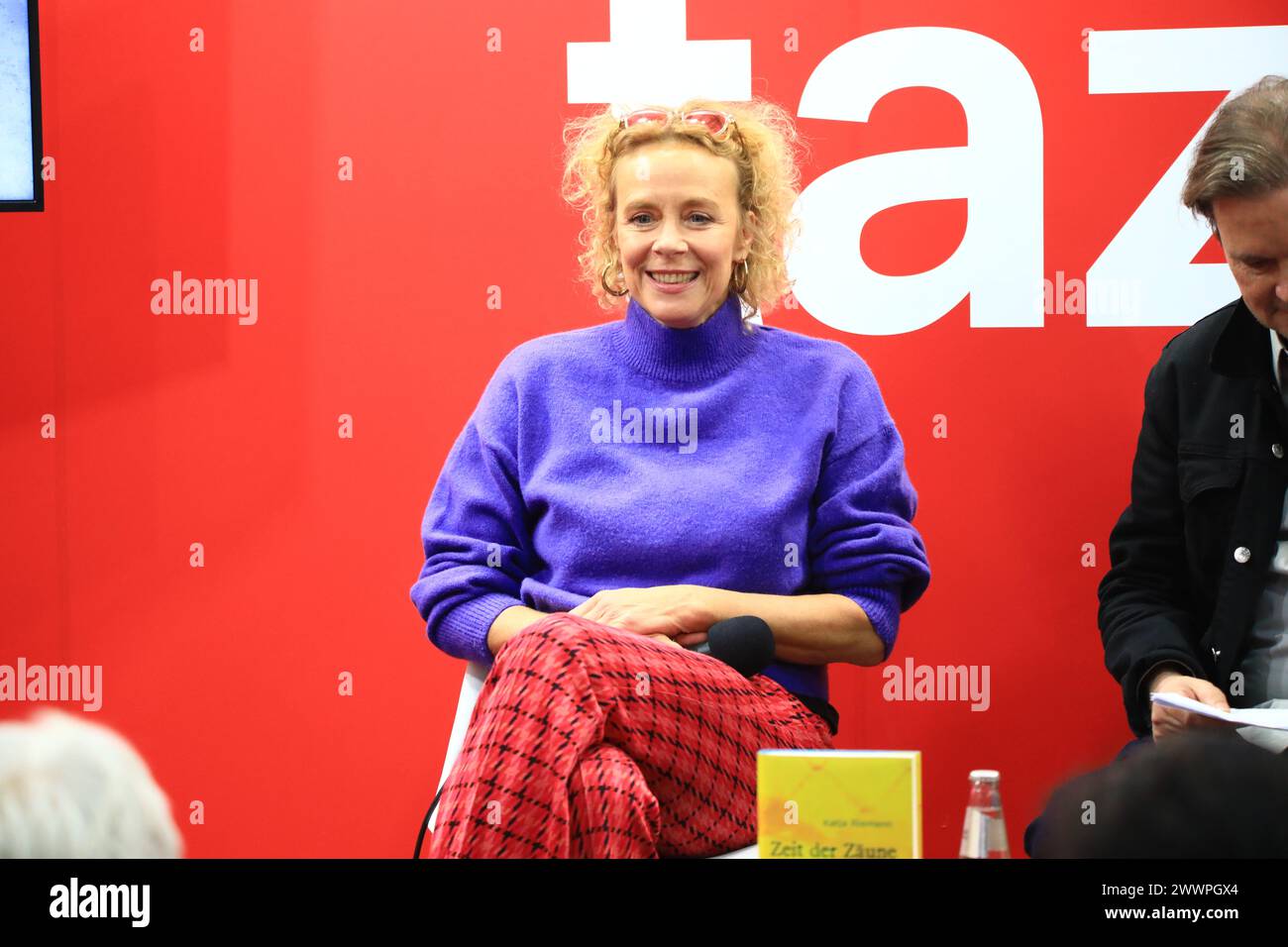 Katja Riemann im Gespräch zu ihrem Buch 'Zeit der Zäune' am Messestand