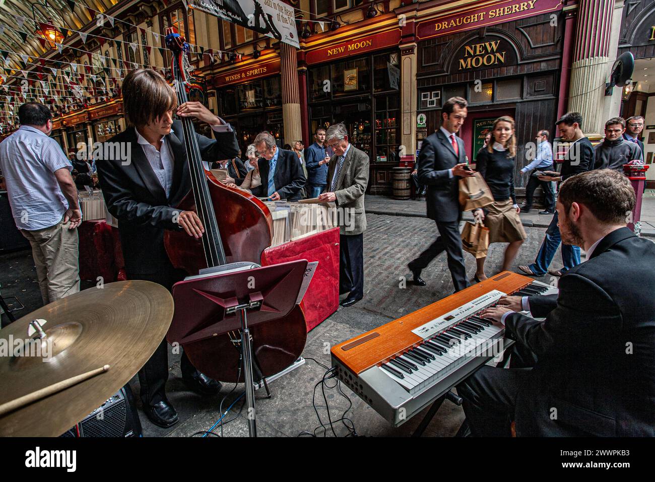 A jazz group play in the Leadenhall Market in the financial district of the The City of London, UK Stock Photo