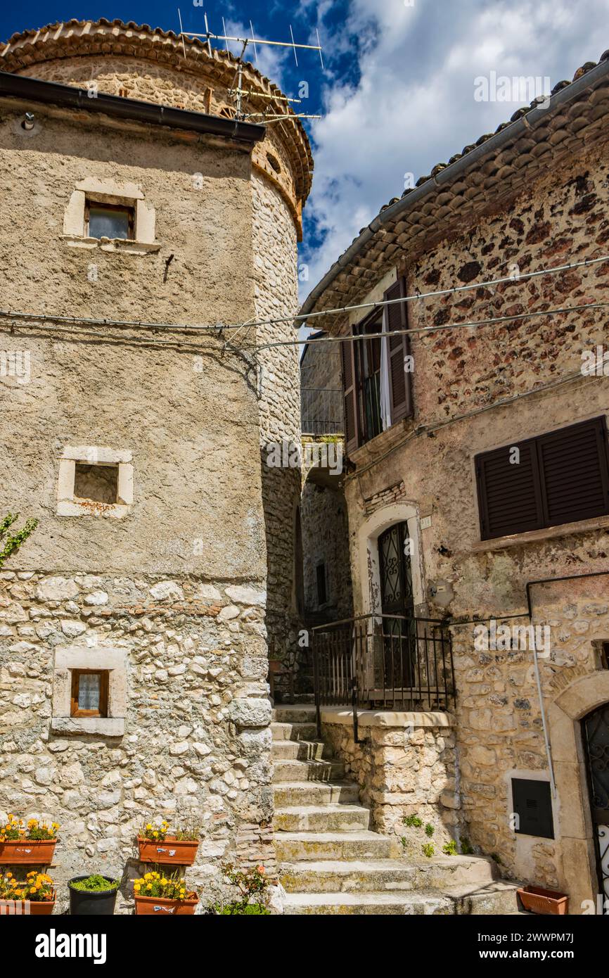 A glimpse of the village of Villalago, in the province of L'Aquila in Abruzzo, central Italy. Small mountain village, with its characteristic stone ho Stock Photo