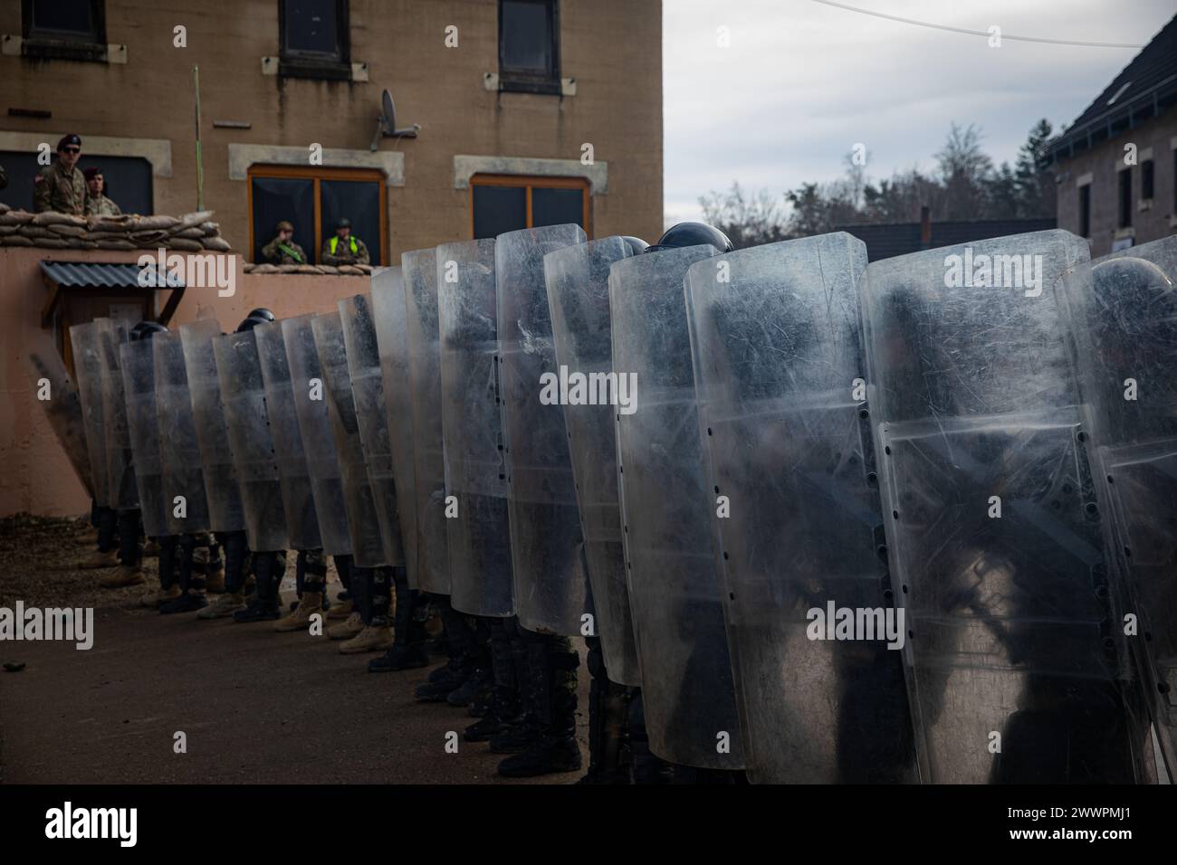 Bundeswehr soldiers exercise hi-res stock photography and images - Alamy