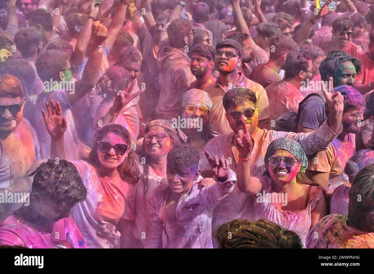 celebrate holi in pushkar