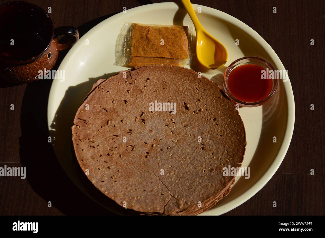 Indian Khakhra is a Traditional Gujarati snack also know as khakra, crispy roti or ragi  khakra are thin crackers made from wheat flour,ragi and oil Stock Photo