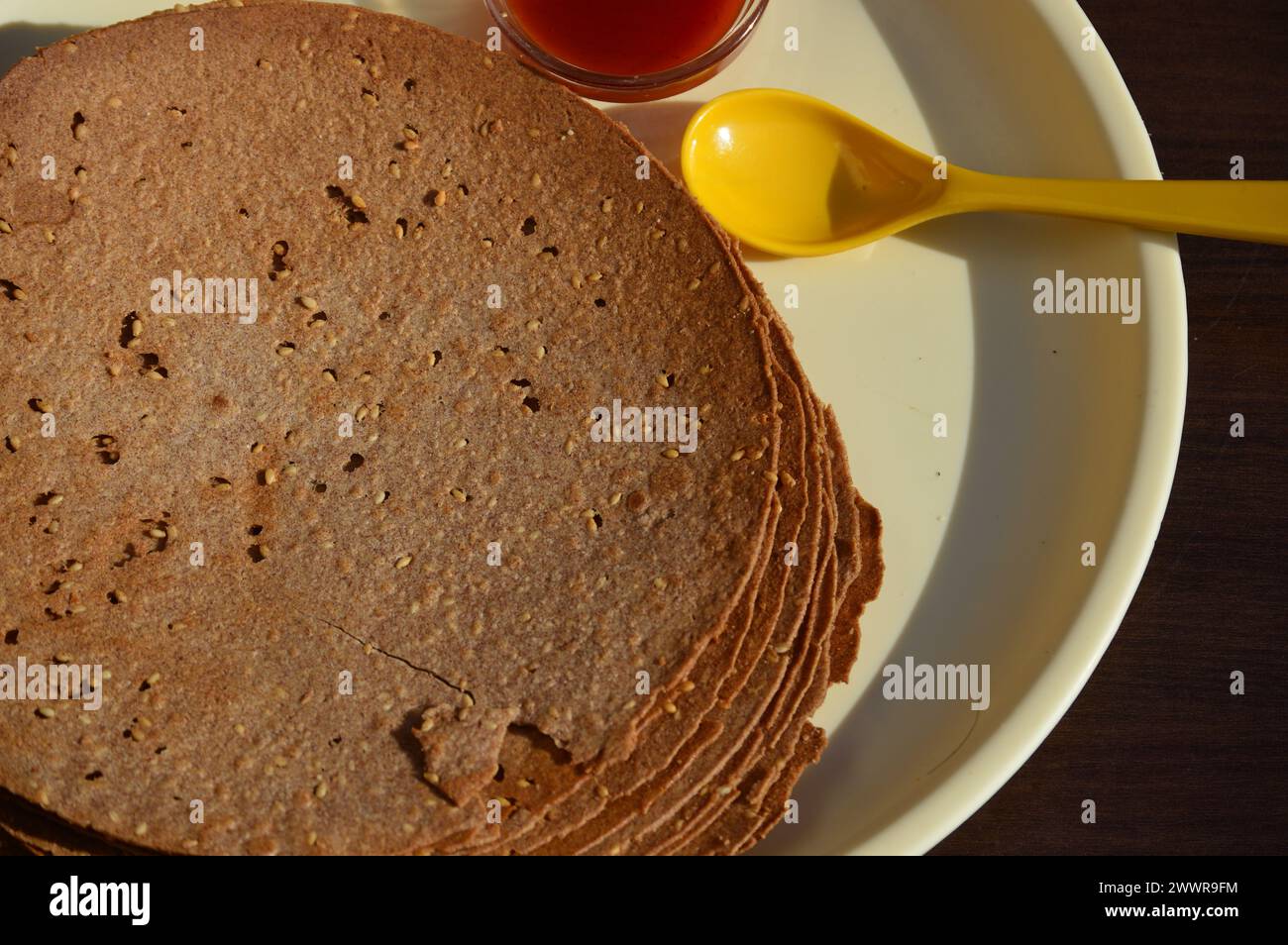Indian Khakhra is a Traditional Gujarati snack also know as khakra, crispy roti or ragi  khakra are thin crackers made from wheat flour,ragi and oil Stock Photo