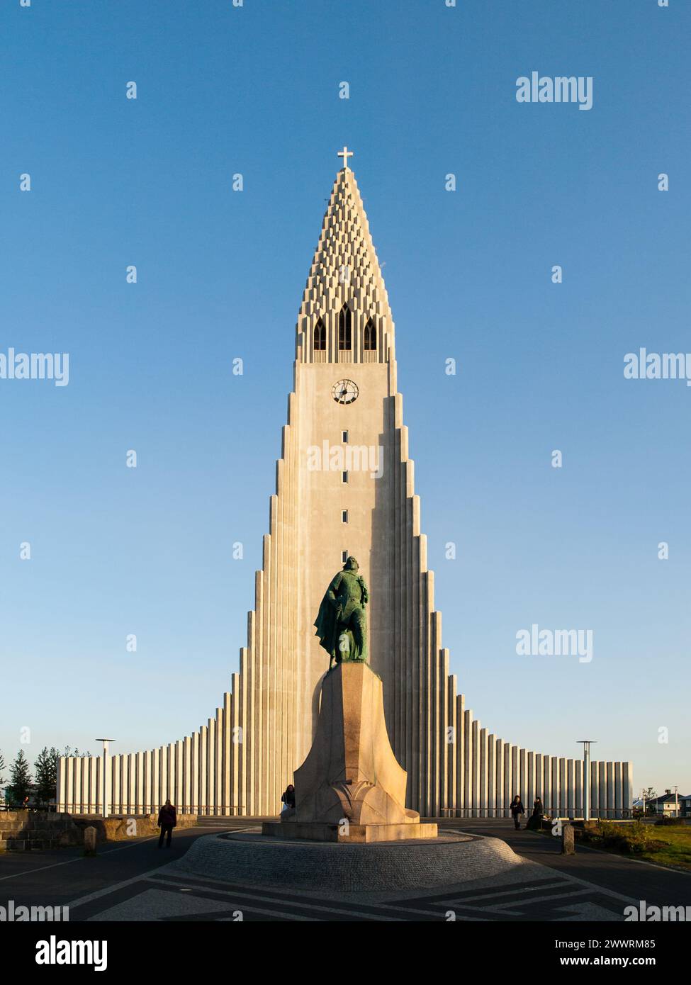 White Lutheran Cathedral Hallgrimskirkja and Leif Ericsson statue in Reykjavik, Iceland Stock Photo