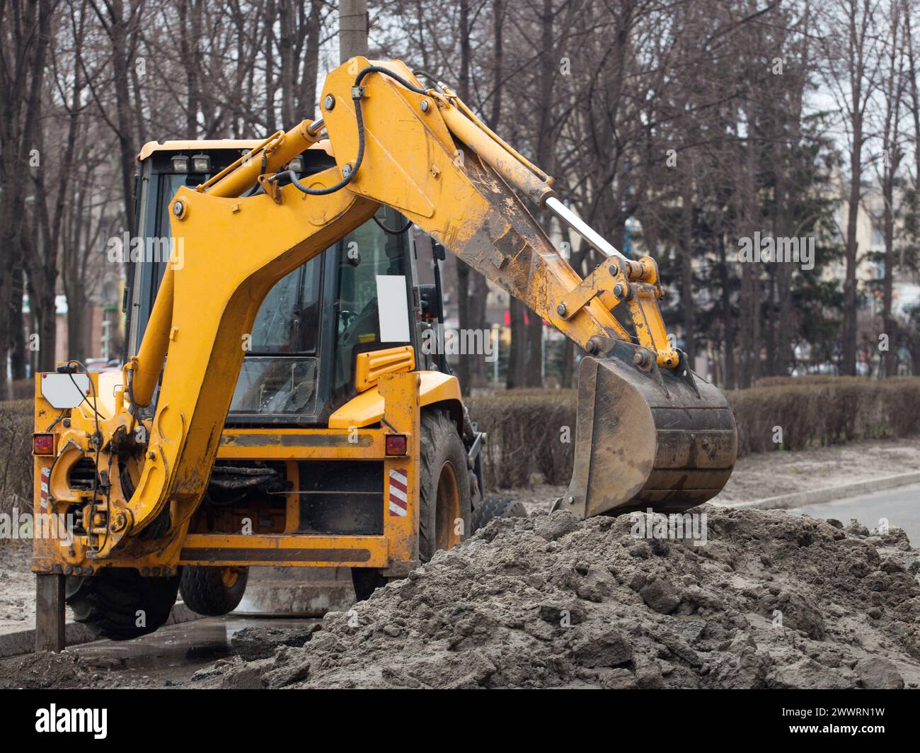 Large excavator stands hi-res stock photography and images - Alamy