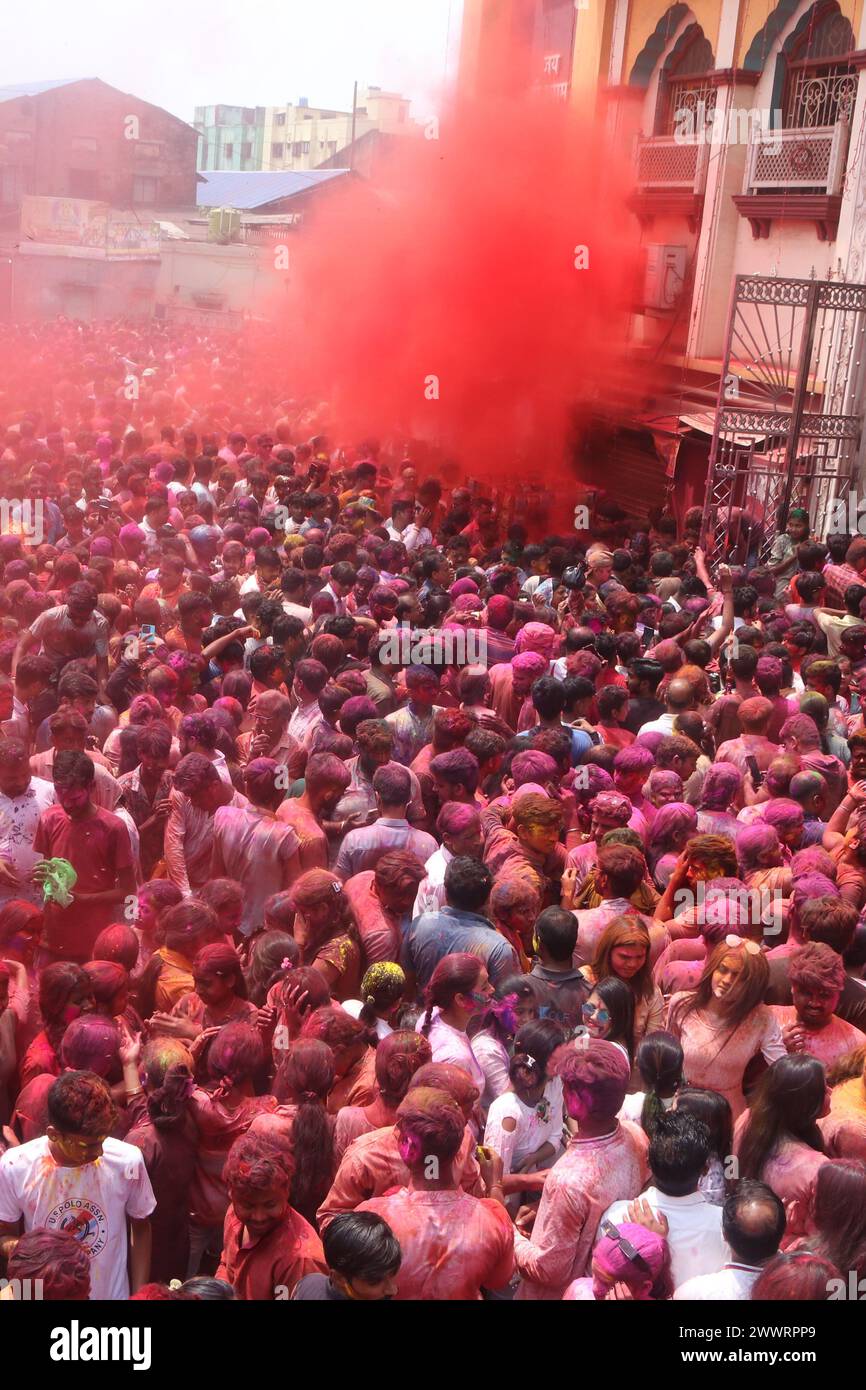 March 25, Kolkata City India: Devotees spread colored powders on themselves to celebrate the Hindu spring festival of Holi outside a temple in Howrah district, near Kolkata on March 25, 2024 in Kolkata City India. (Credit Image: © Dipa Chakraborty/eyepix via ZUMA Press Wire) EDITORIAL USAGE ONLY! Not for Commercial USAGE! Stock Photo