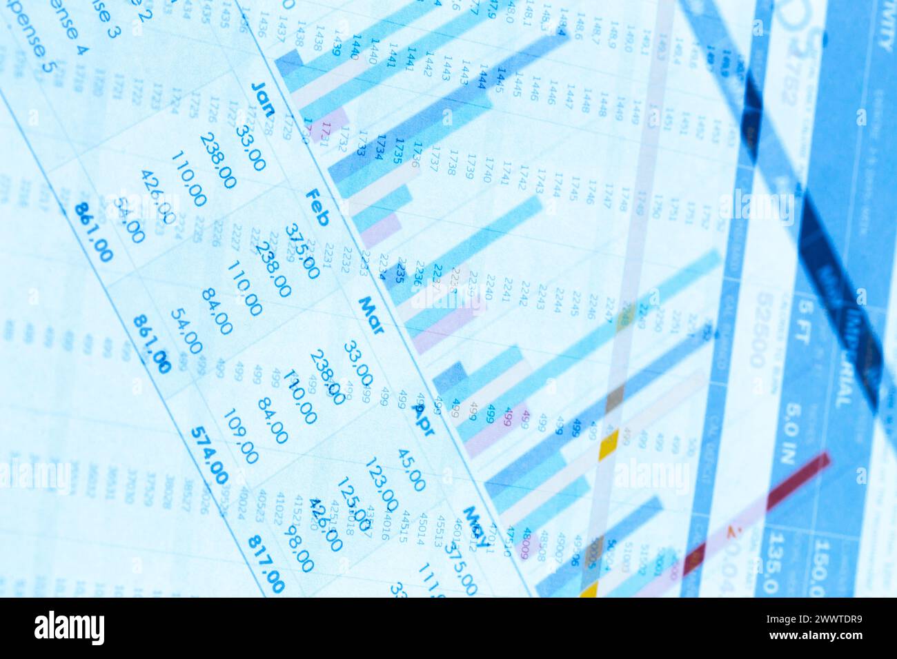 Business Line graph Stock Photo - Alamy
