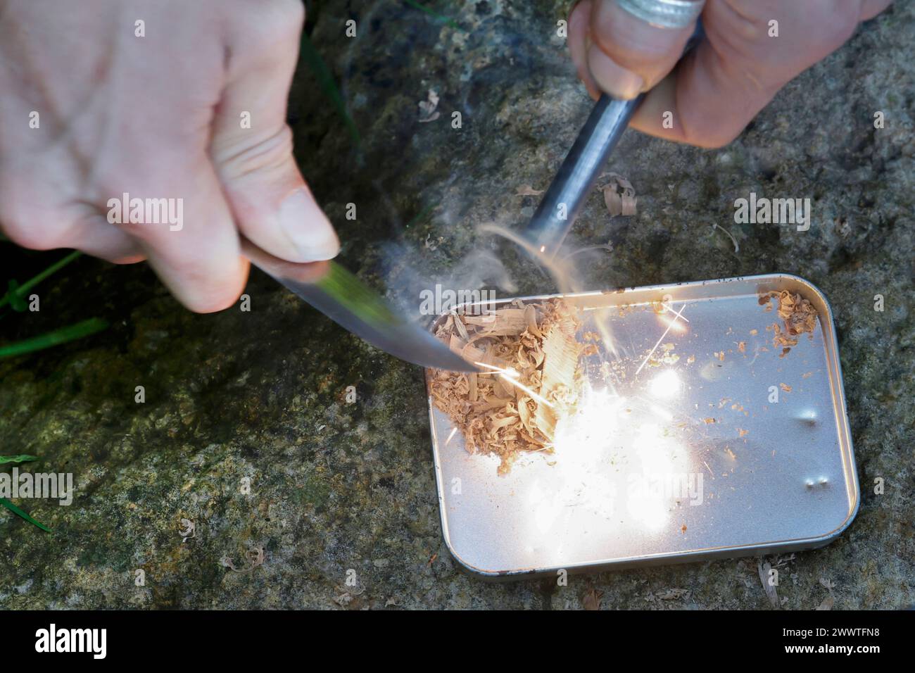 start a fire with fire steel, pocket knife and fine, easily flammable