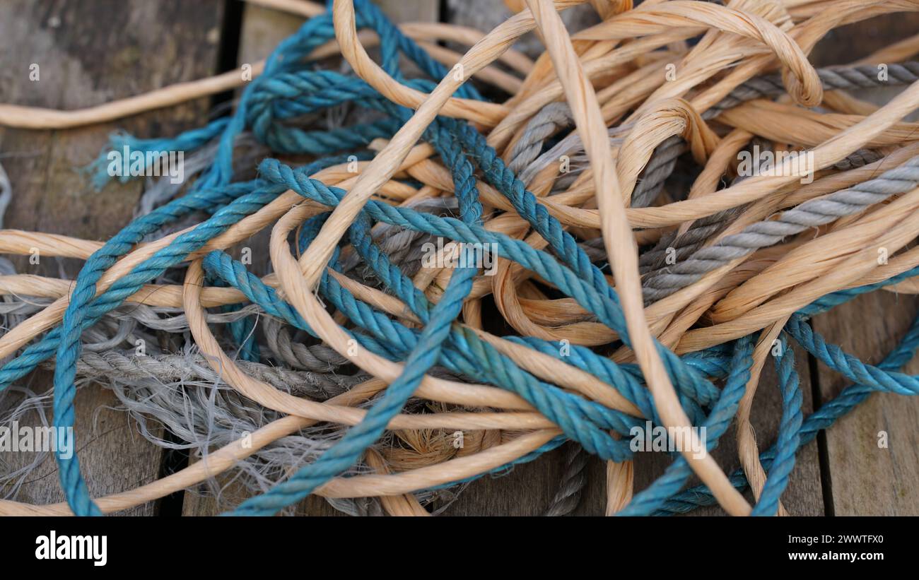 String Unraffled Unraveled rope hi-res stock photography and images - Alamy