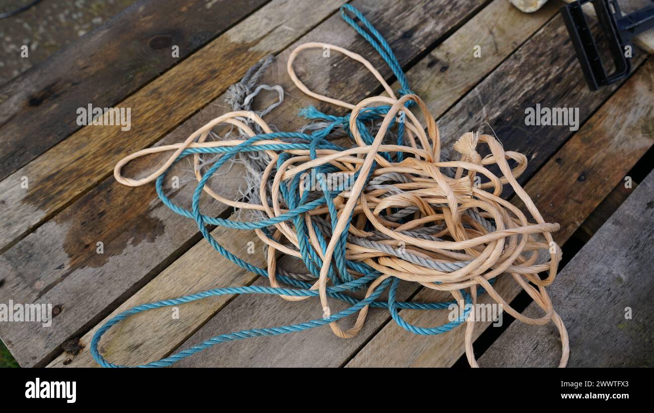 String Unraffled Unraveled rope hi-res stock photography and images - Alamy